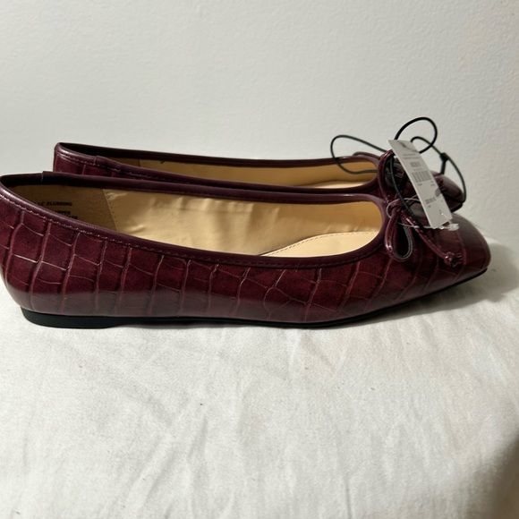 Liz Claiborne Maroon Croc-Embossed Flats - Picture 3 of 11